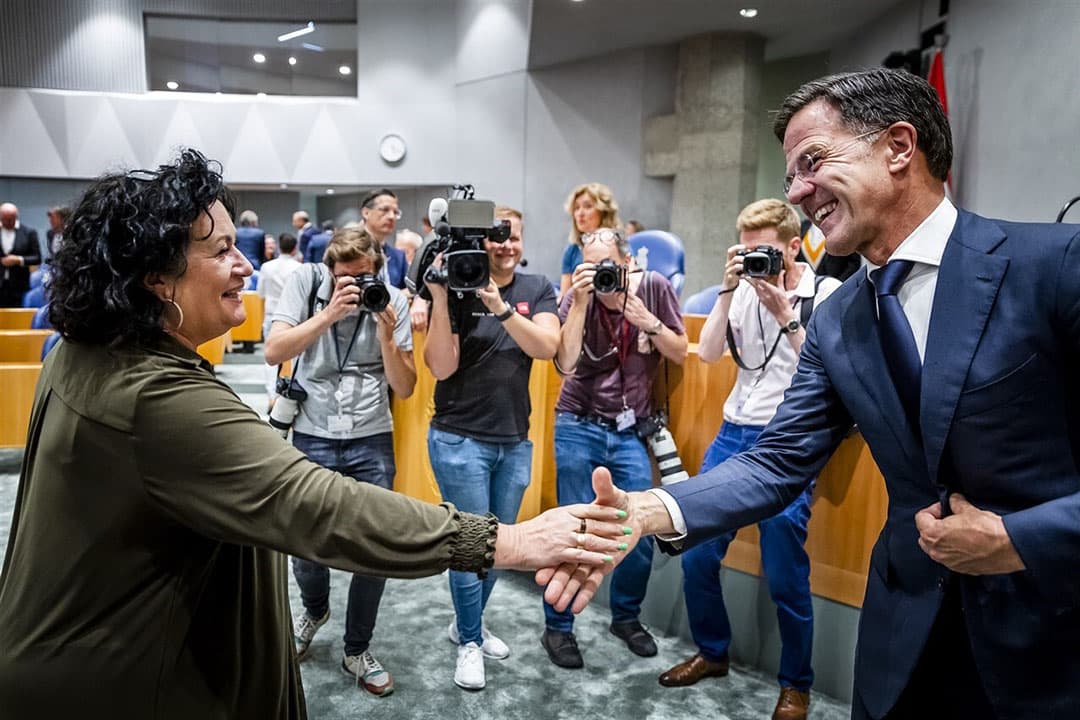 De val van het kabinet zorgde voor speculatie over de strategische en electorale beweegredenen van premier Mark Rutte. - Foto: ANP