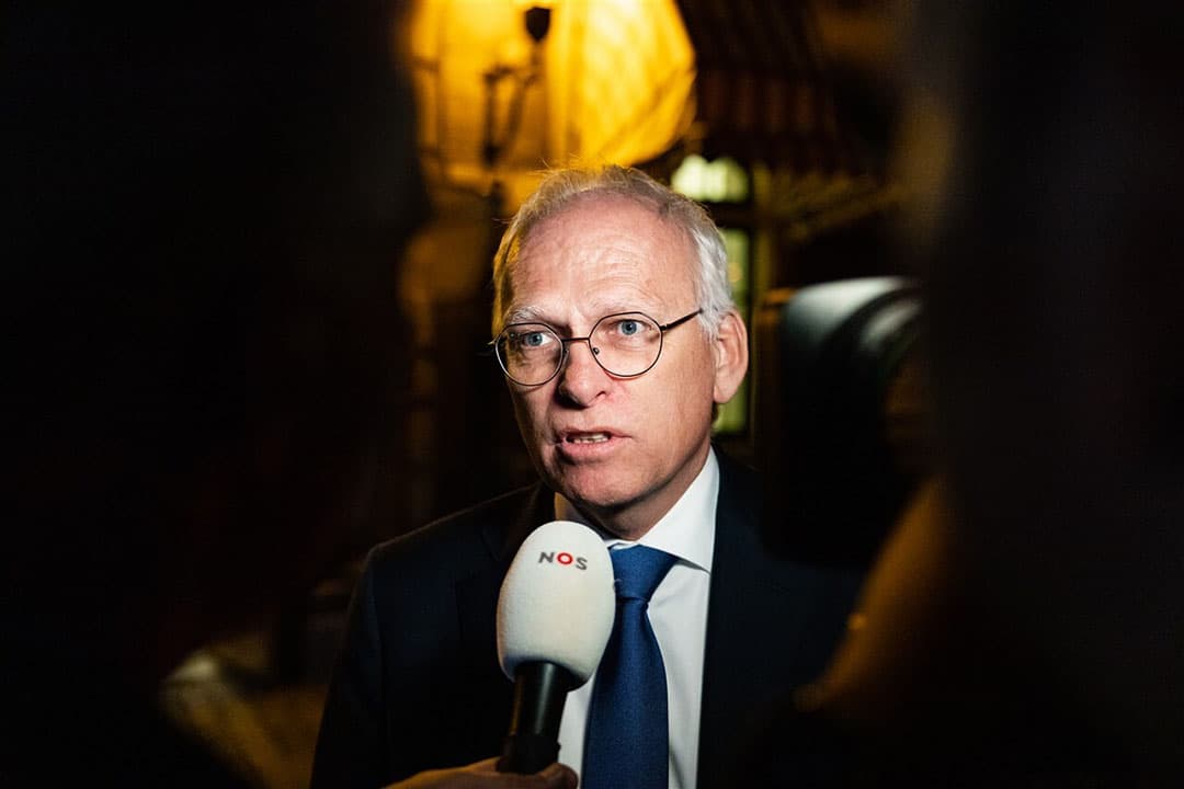 Minister Piet Adema van Landbouw, Natuur en Voedselkwaliteit staat de pers te woord na afloop van de persconferentie over de val van kabinet Rutte IV. - Foto: ANP