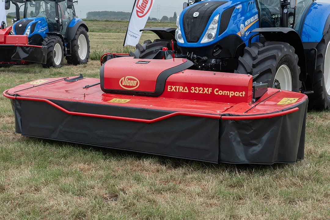 Vicon presenteert de nieuwe Extra 332 XF Compact. De maaier is compacter gebouwd en 150 kilo lichter dan de Extra 332 XF-frontmaaier. - Foto's: Jacco van Erkelens