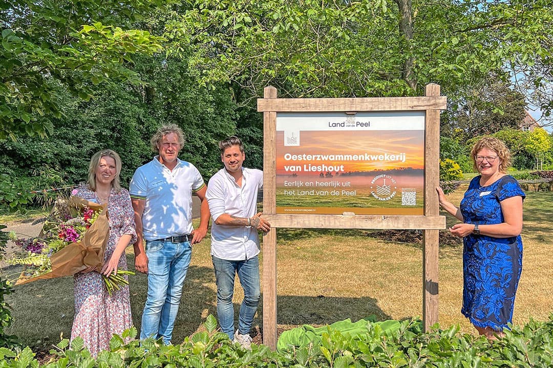 Onthulling van het erfbord van het label Land van de Peel. - Foto's: Mirja van Dijk