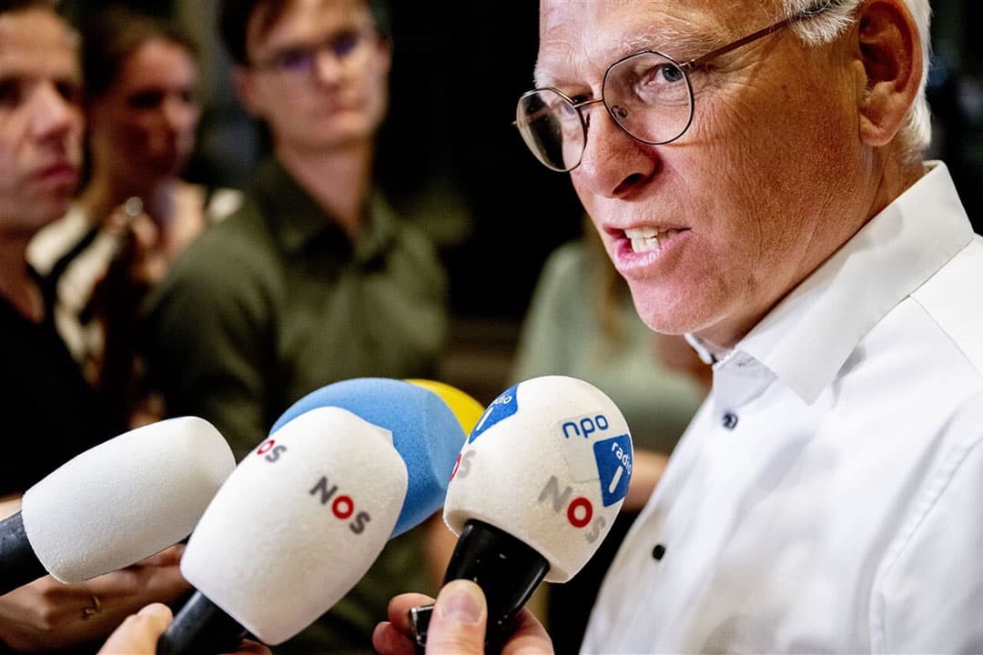 Minister Piet Adema (Landbouw, Natuur en Voedselkwaliteit) vertrekt na een gesprek met LTO over het landbouwakkoord. - Foto: ANP / Robin Utrecht