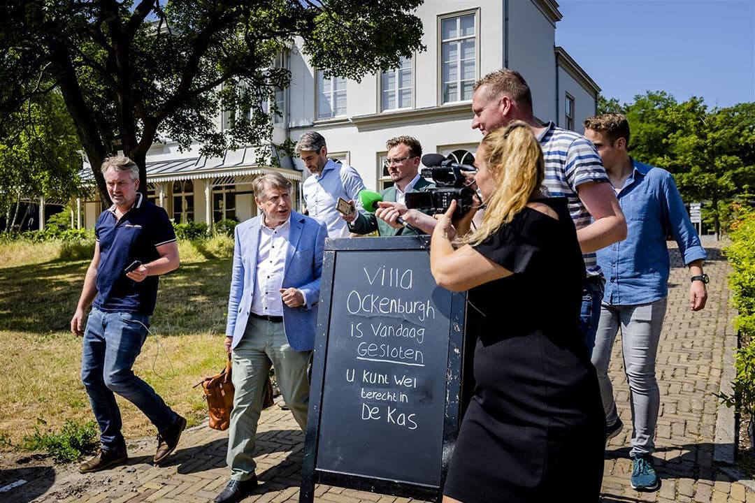 Sjaak van der Tak, voorzitter LTO Nederland, verlaat de voortzetting van het overleg over het Landbouwakkoord aan de zogeheten hoofdtafel. Foto: ANP / Sem van der Wal