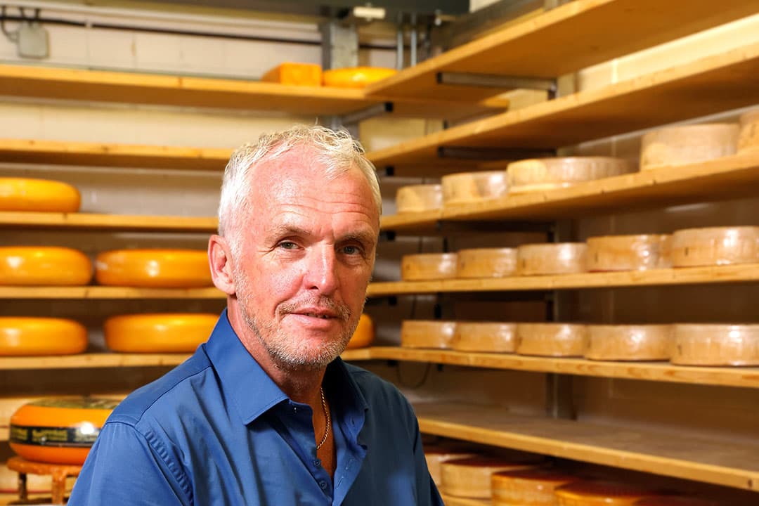 Momenteel bestiert Wim Meure (57) samen met zijn vrouw een bedrijf in onderhoud, beheer en schoonmaak op Terschelling. Sinds maart dit jaar is hij, na al vele jaren voor de bond actief te zijn geweest, voorzitter van de Bond van Boerderijzuivelbereiders. - Foto's: Ton Kastermans Fotografie