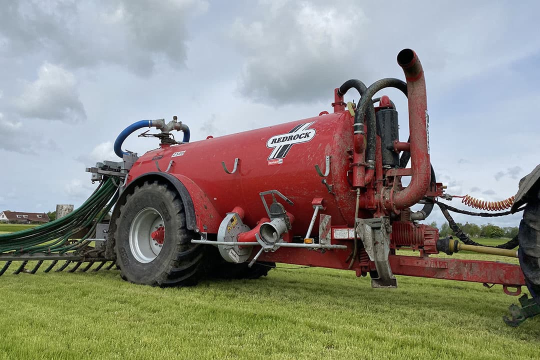 Met kleine aanpassingen is de Ierse Redrock-mesttank geschikt voor de Nederlandse markt, volgens importeur Bromach. In Ierland verkoopt machinefabrikant Redrock jaarlijks 600 à 700 van deze mesttanks. - Foto's: Robin Looman