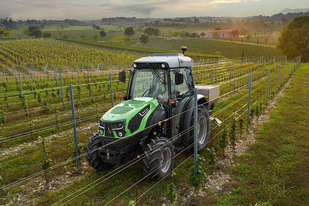 Smalspoortrekker 5080 Ecoline is optioneel leverbaar met onafhankelijke voorasvering en remschijven op alle vier de wielen.