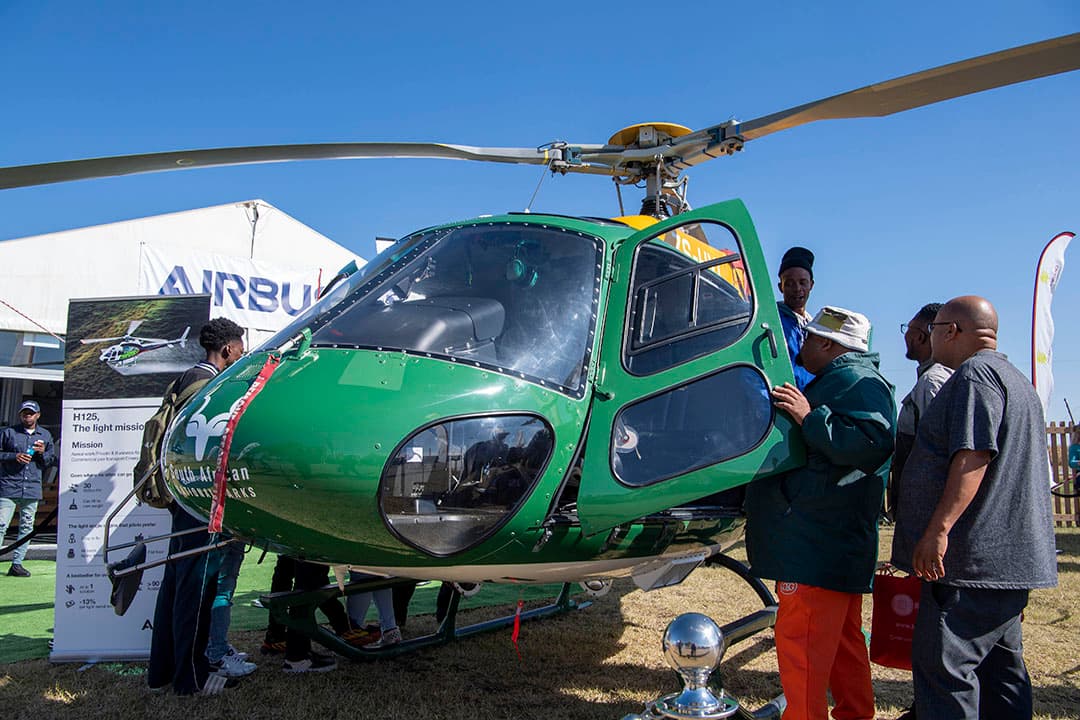 Heb je nog €3 miljoen over dan is het aanschaffen van een Airbus-helikopter te overwegen. Airbus heeft een grote klantenkring in de Zuid-Afrikaanse agrarische sector. Zo worden de helikopters gebruikt om ontsnapte olifanten op te sporen en stropers te grijpen. Vooral de Nationale Parken zijn grote afnemers.