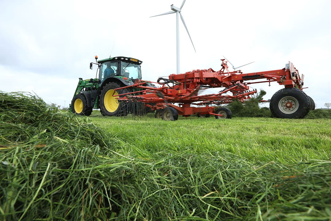 Na het maaien van de eerste snede in de eerste week van mei, past de oogst van de tweede snede begin juni heel mooi. - Foto: Henk Riswick