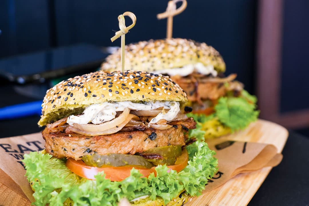 Burger van Beyond meat, een producent van plantaardige vleesvervangers. - Foto: ANP