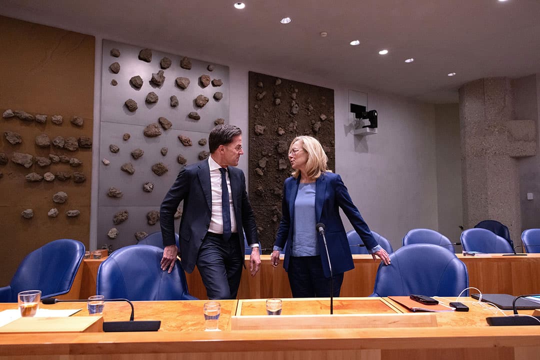 Premier Rutte (VVD) en vicepremier Kaag (D66) vorige week bij het debat over de uitslag van de Provinciale-Statenverkiezingen. De VVD is volgens Vergaderboer het schoothondje geworden van D66. - Foto: ANP