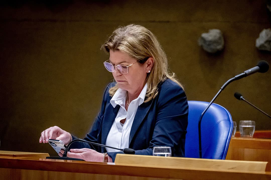 Minister Christianne van der Wal tijdens het debat over de € 24 miljard die het kabinet heeft gereserveerd voor de aanpak van de stikstofcrisis. - Foto: ANP