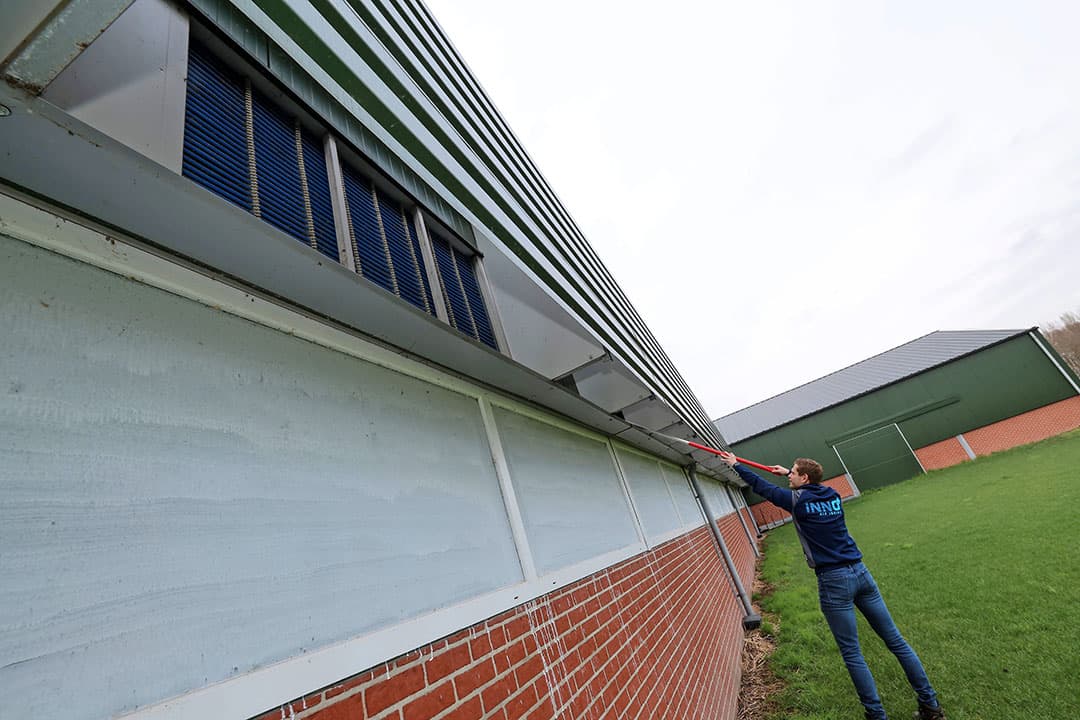 Om binnenkomende lucht te conditioneren wordt in de inlaat een soort radiator geplaatst. Dat kan bij inlaat in de kopgevel en de zijkant. De lucht wordt op die manier gekoeld of opgewarmd. - Foto's: Bert Jansen