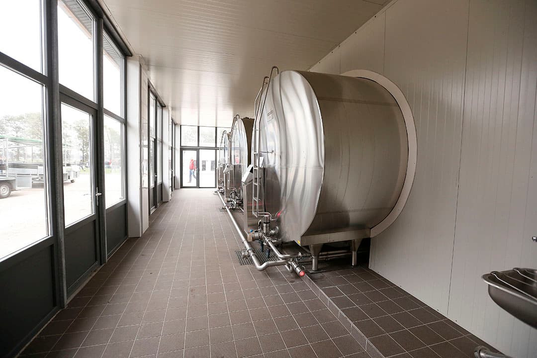 Er gaat geen melk van de satellietbedrijven van Vreba Melkvee naar de lactoferrinefabriek. Vreba heeft meer dan 3.000 koeien op verschillende locaties. - Foto: Hans Prinsen