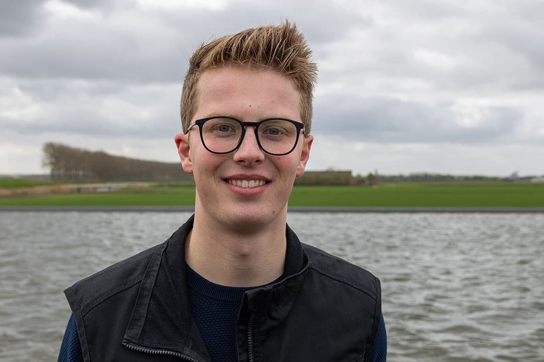 Opvolger-Gert Jan Steijaert (22) met op de achtergrond het waterbassin. - Foto's Peter Roek