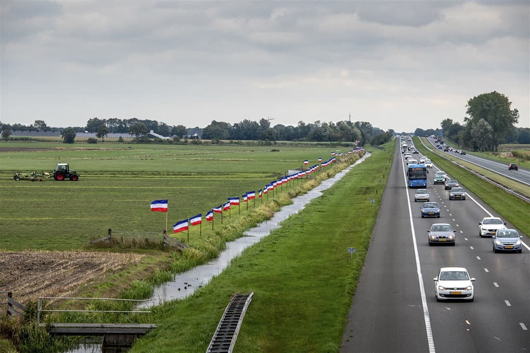 Regeringspartijen D66, CDA en ChristenUnie steunden wel de motie om Rijkswaterstaat de opdracht te geven voorlopig geen boerderijen meer op te kopen voor de uitbreiding van snelwegen. - Foto: ANP