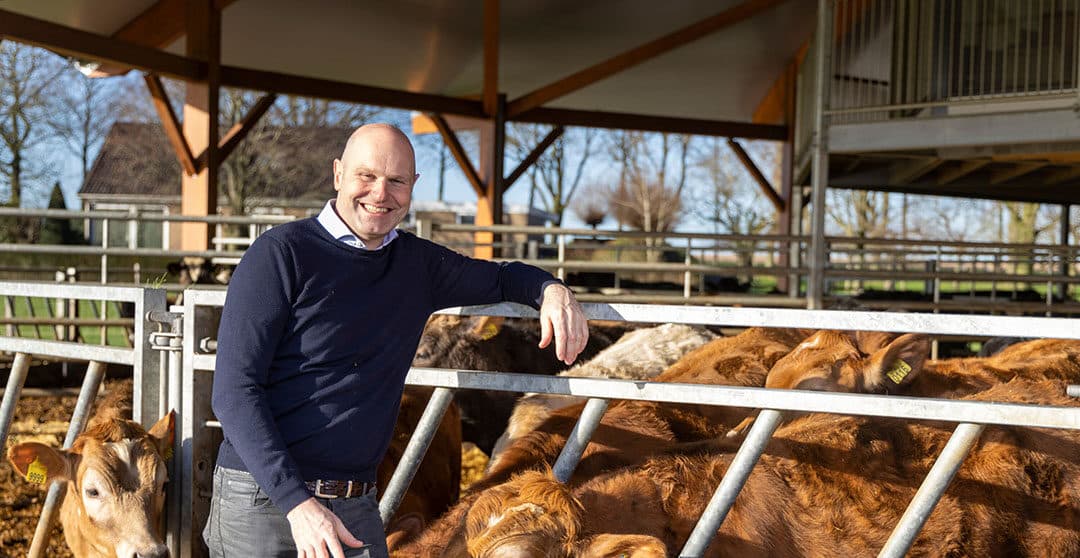 Melkveehouder Erik Back uit Lutten is donderdag 30 maart uitgeroepen tot Agrarisch Ondernemer van het Jaar 2023. - Foto: Koos Groenewold