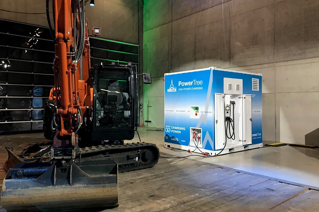 Het mobiele snellaadsysteem PowerTree van Deutz maakt het mogelijk om E-motoren te laden zonder dat er een netwerkinfrastructuur voorhanden is.