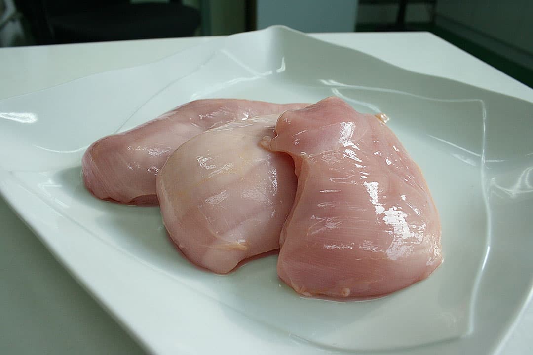 Kebabvleesproducten met besmet kippenvlees zijn de waarschijnlijke bron van de salmonella-besmetting. – Foto: Canva