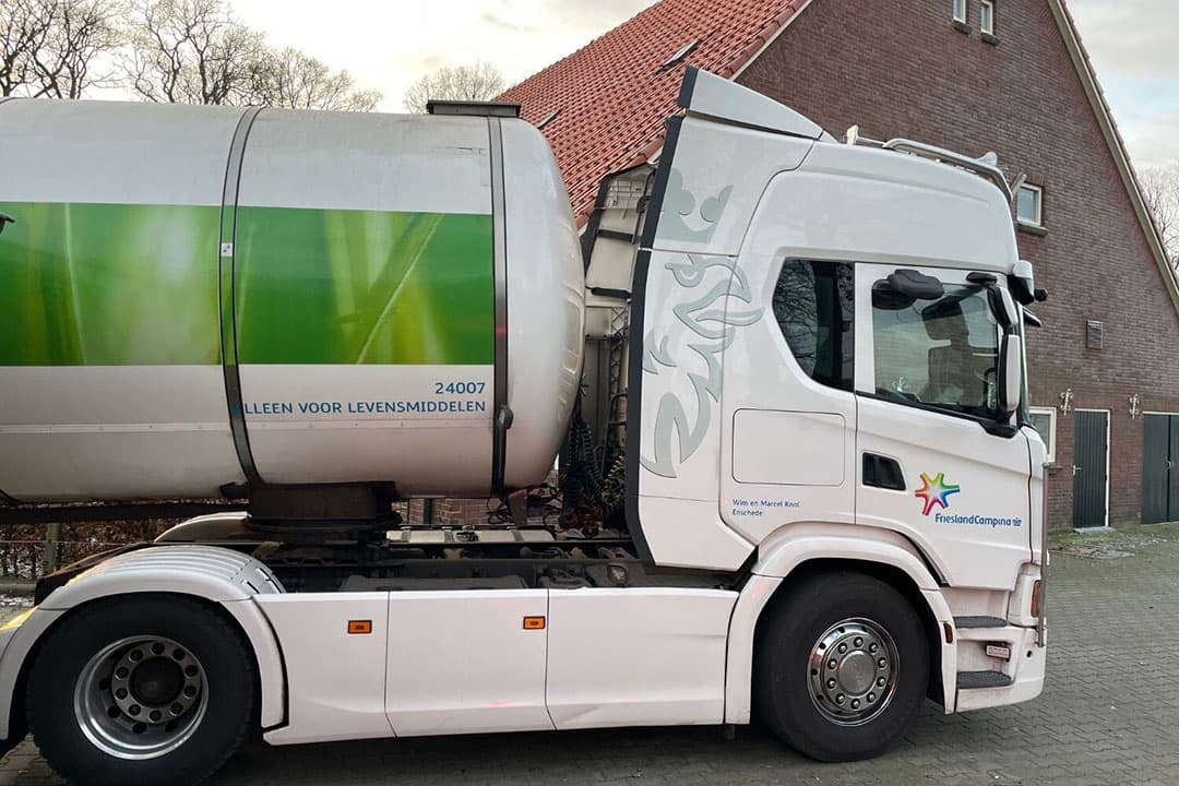 FrieslandCampina is toonaangevend met de melkprijs, aldus columnist Vergaderboer. - Foto: Martijn ter Horst