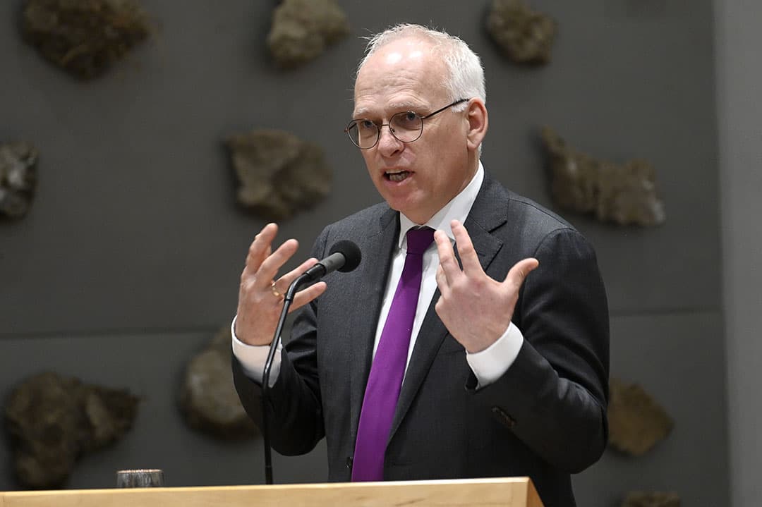 Minister Piet Adema beantwoord vragen van de Tweede Kamer over zijn eerdere uitspraken in boerenkring. - Foto: ANP