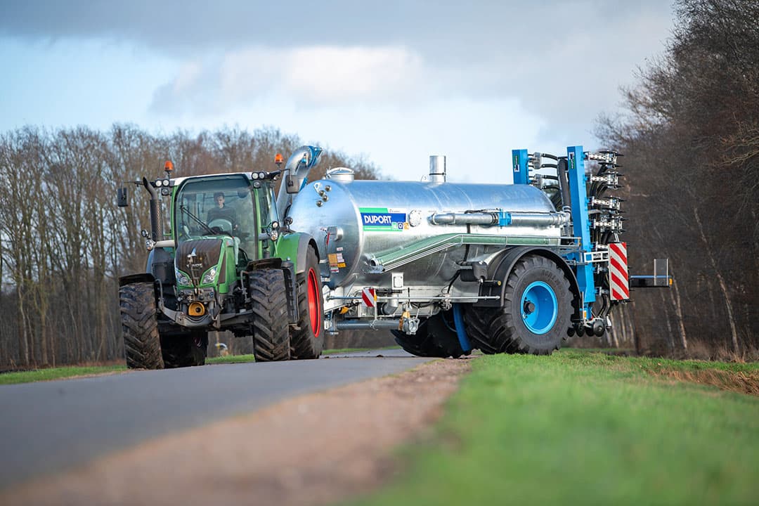 Door onzekerheden en minder financieringsmogelijkheden doen melkveehouders minder grote investeringen. Ze geven wel geld uit aan bedrijfsverbeteringen zoals mechanisatie en automatisering. - Foto: Michel Velderman