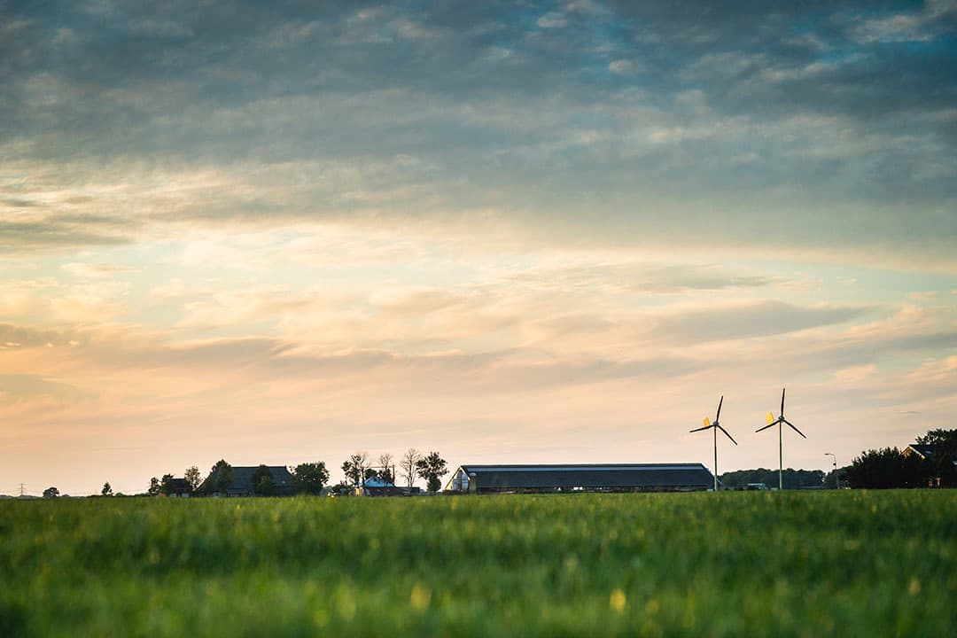 De meest effectieve manier om een boerderij van stroom te voorzien is met behulp van de kleine windmolen van E.A.Z. Wind. - Foto: E.A.Z. Wind