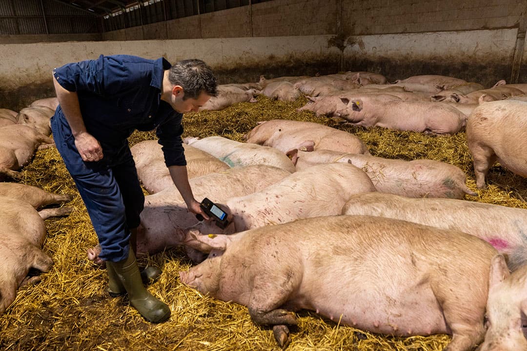 Gerrit Kampert heeft altijd zijn smartphone of handheld bij zich om zeugen te kunnen identificeren.