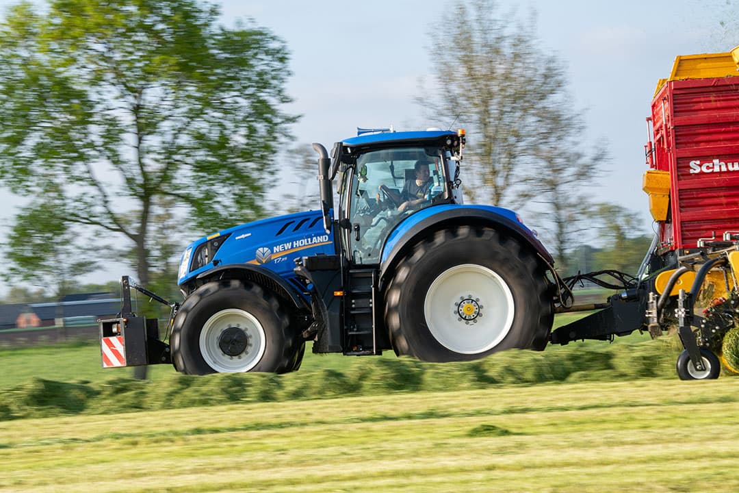 New Holland snoepte in 2022 bij de trekkers marktaandeel af van John Deere. Het merk verkocht ook meer landbouwtrekkers dan Fendt. - Foto: Michel Velderman
