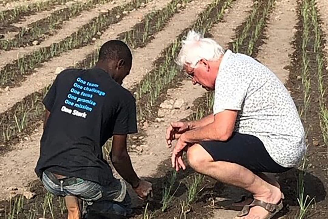 Altinus Klaassen van Attro Trading Africa op locatie in Gambia. - Foto: Tijms
