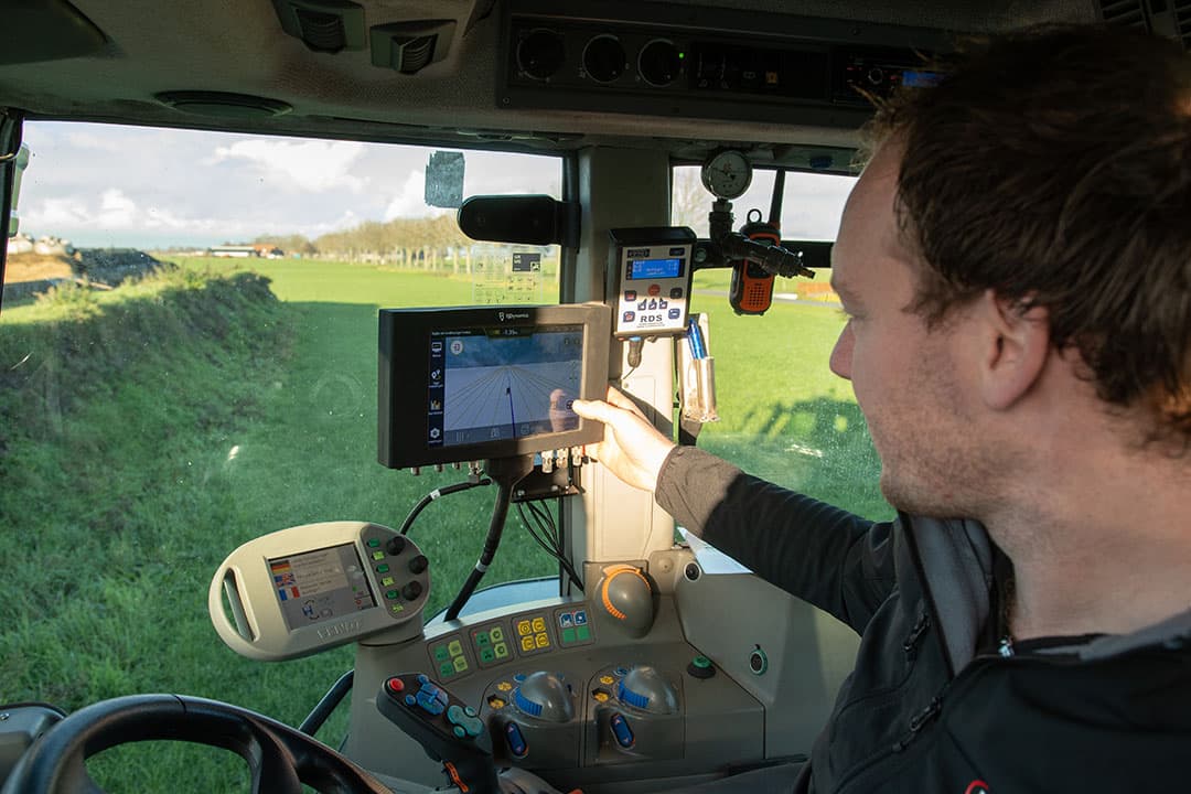 Importeur Pol & Dekker Machines in Hoogeveen importeert de stuurautomaat van het Chinese FJ Dynamics nu zo’n 1,5 jaar en bouwde er inmiddels al zo’n 30 op. - Foto: Jacco van Erkelens