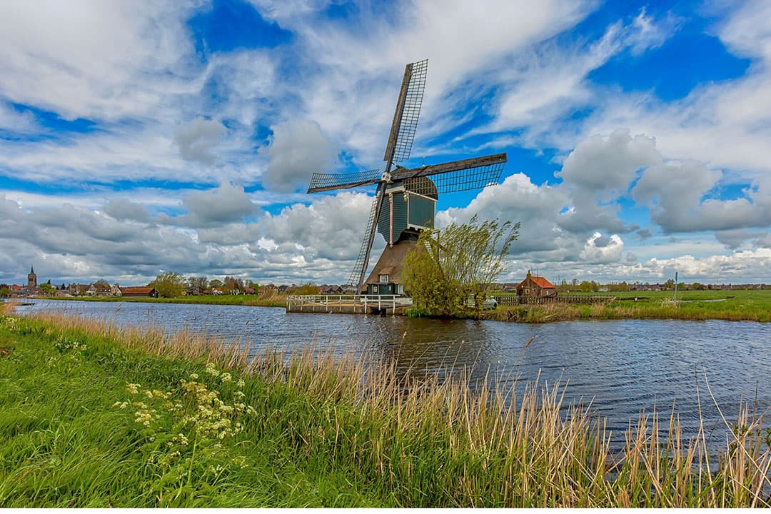 Nederland ‘polder’-land zoekt telkens het randje op, of gaat daar overheen. - Foto: Canva