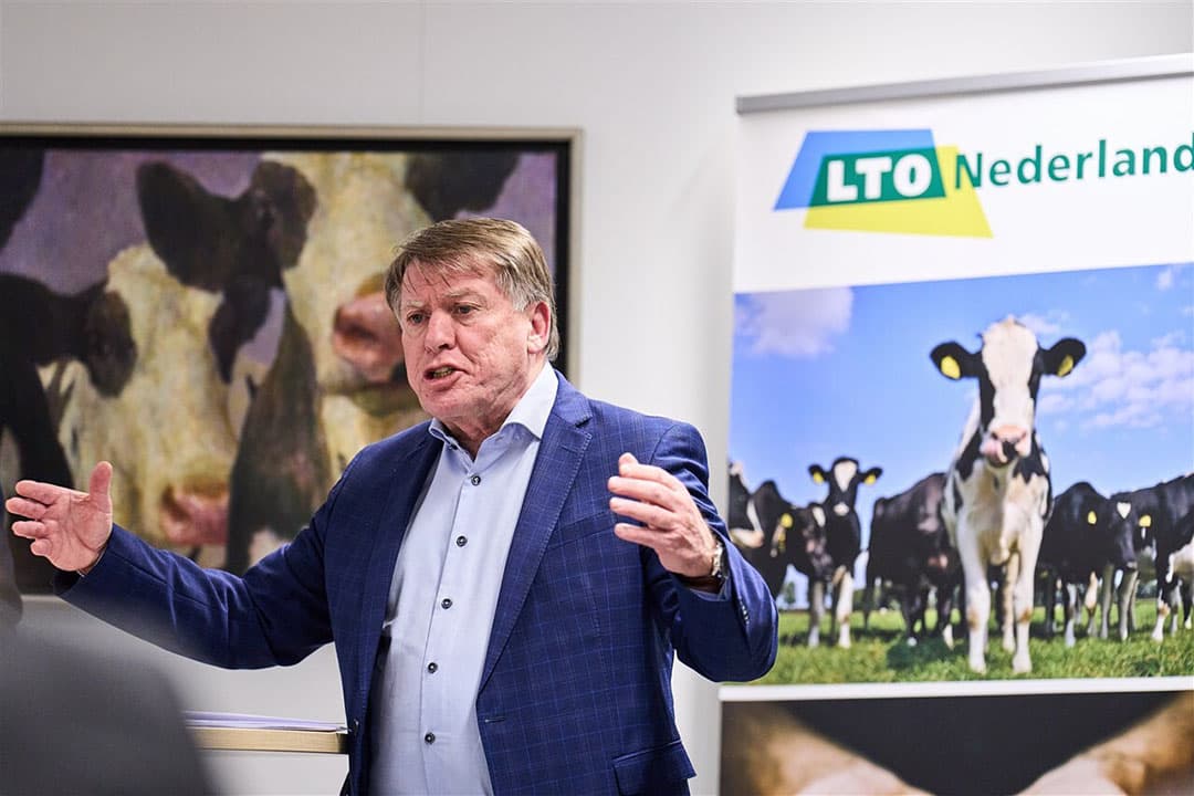 LTO-voorzitter Sjaak van der Tak tijdens zijn reactie op de stikstofplannen van het kabinet, eind november 2022.  Voor LTO staat het verdienmodel van de boer centraal in het te sluiten Landbouwakkoord. - Foto: ANP