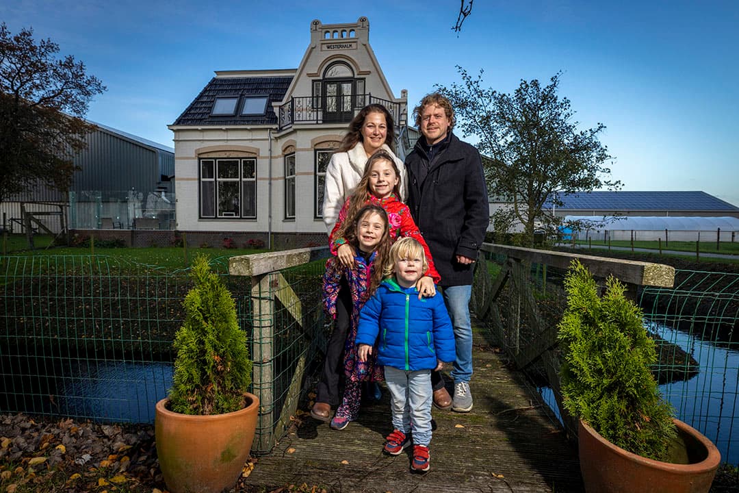 Frank de Schutter (39) en Ingeborg Nienhuis (41) hebben een 250 hectare groot akkerbouwbedrijf in Vierhuizen (Gr.) met nog huurland voor aardappelen. - Foto's: Koos Groenewold