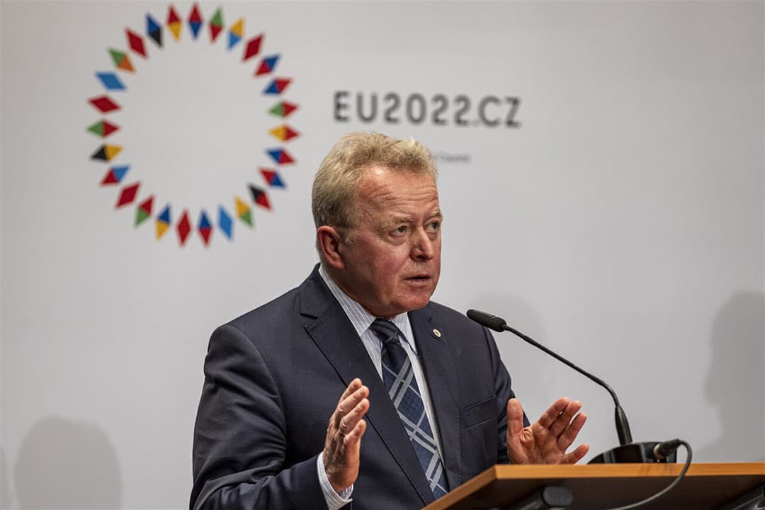 Janusz Wojciechowski is sinds december 2019 Eurocommissaris voor Landbouw. - Foto: EPA/Martin Divisek