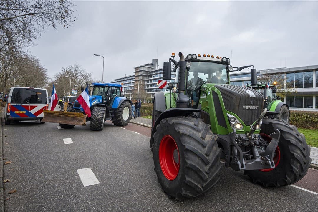 Boeren bij het provinciehuis in Zwolle, begin deze maand. - Foto: ANP/Roland Heitink