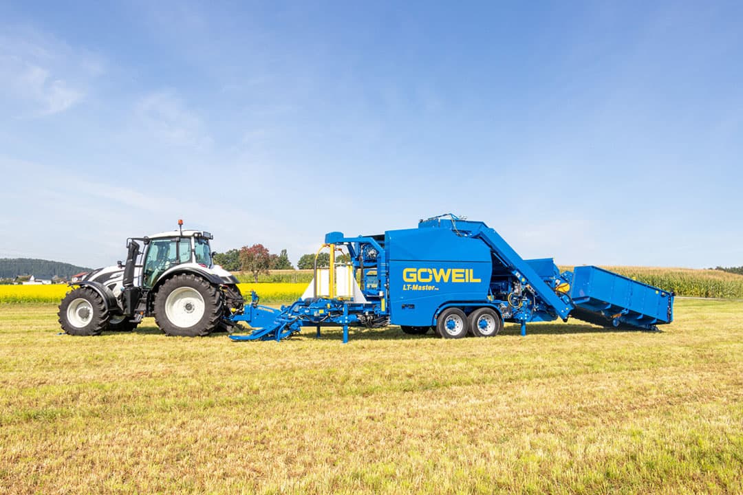 Machinefabrikant Göweil heeft een perswikkelcombinatie gebouwd met een hydraulisch aangedreven perskamer. Met vier snelheden voor persen en balenwikkelen pas je de machine aan naar verschillende gewassen en omstandigheden.- Foto's: Göweil