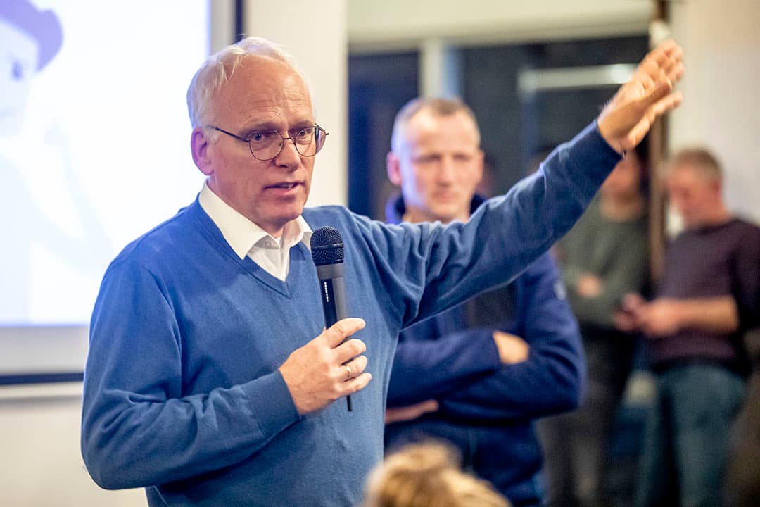 Landbouwminister Piet Adema op de Agractie-bijeenkomst in Zwartsluis. - Foto: Koos Groenewold