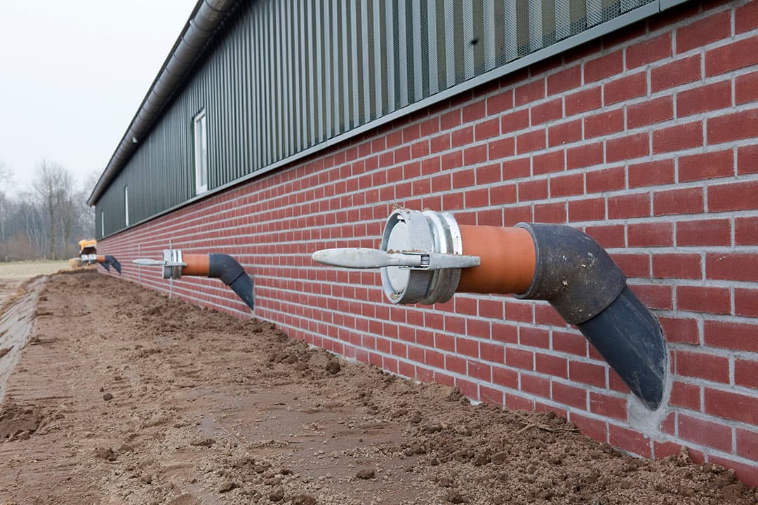 Hoe Deense varkenshouders de putten leeg moeten maken ligt niet vast. - Foto: Jan Willem Schouten