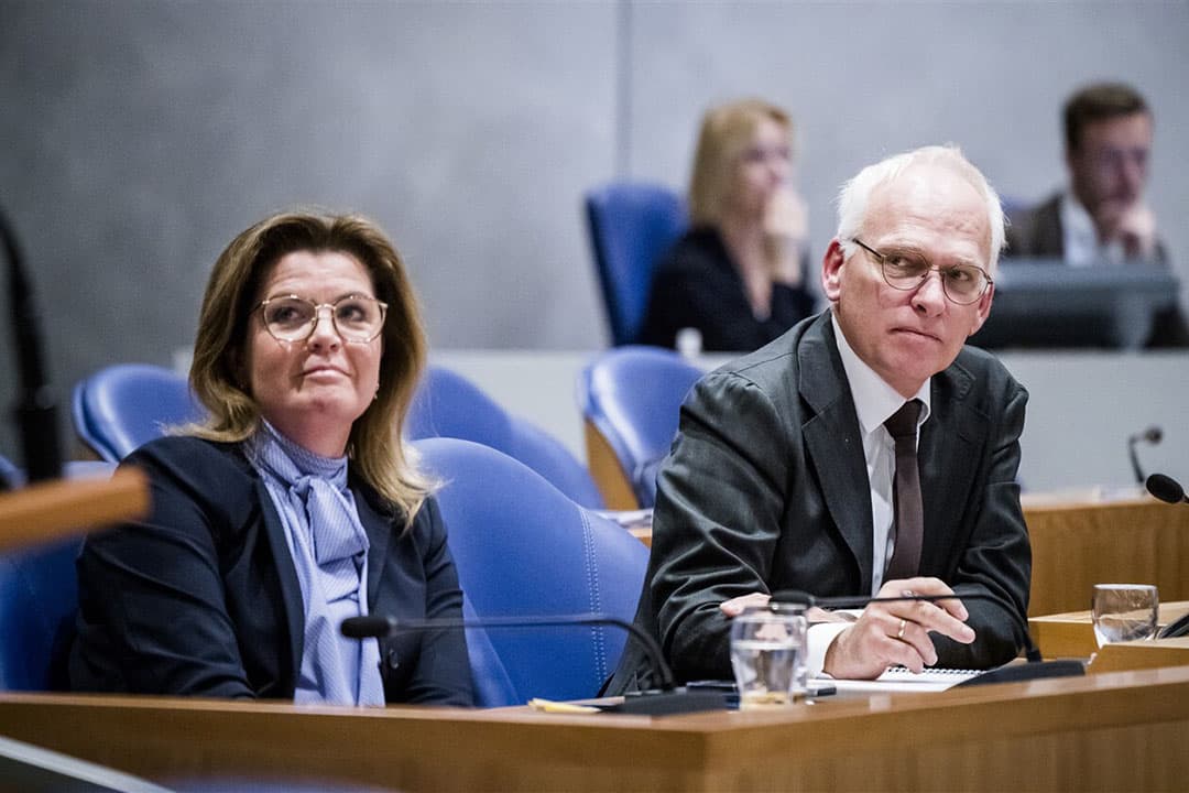Piet Adema, minister van Landbouw, Natuur en Voedselkwaliteit, en Christianne van der Wal, minister voor Natuur en Stikstof, tijdens het debat over het stikstofrapport van Johan Remkes. - Foto: ANP