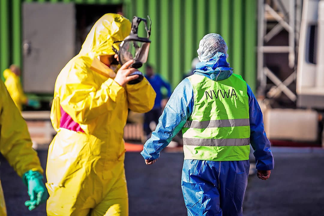Bij een ruiming worden de kippen bedwelmd met CO2.