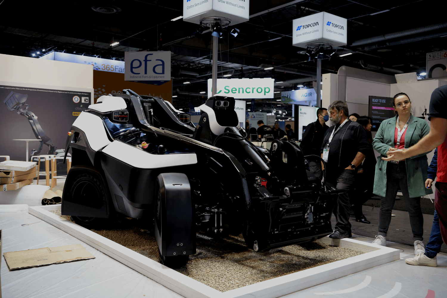 Manurob toont autonome elektrische Loadix-verreiker