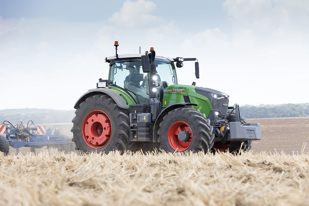 Fendt presenteerde de zevende generatie 700-serie (203 tot 303 pk) onlangs in Duitsland. Op den duur vervangt deze de huidige 800-serie. Opvallend is dat de huidige 700 Gen6-serie (144 tot 237 pk) gewoon in productie blijft, als een lichtere, en goedkopere optie. - Foto': Bob Karsten