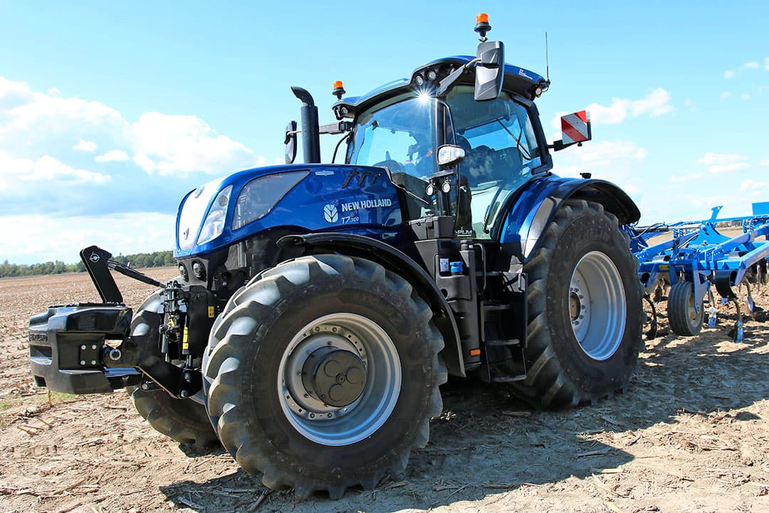 Dit is ‘m, het vlaggenschip van de nieuwe T7-serie. De T7.300 heeft een vermogen van 280 pk, met boost 300 pk. De nieuwe T7-serie omvat vijf modellen met maximale motorvermogens van 200 tot 280 pk. Daar bovenop komt een boost van 10 tot 25 pk, afhankelijk van het type. - Foto's: Bas van Hattum