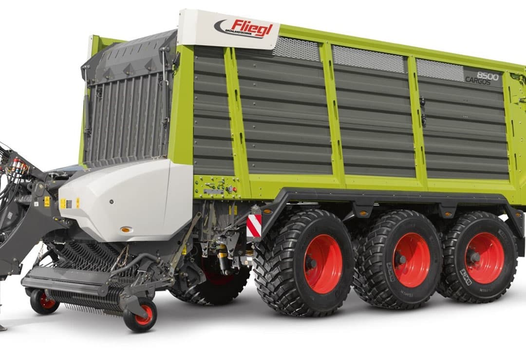 De nieuwe producent van de Cargos-wagens gebruikt zijn eigen lichtgroene Fliegl-kleur, die dicht tegen het Claas-groen aanleunt. De zijwanden zijn nova-grijs geverfd.