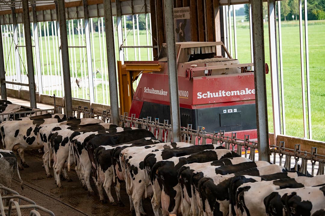 SVgroup, waaronder de Nederlandse fabrikanten Veenhuis en Schuitemaker vallen, heeft besloten te stoppen met de ontwikkeling van de Innovado-voerrobot. SVgroup gaat zich volledig focussen op de productie van mesttanks en silagewagens. - Foto: Michel Velderman