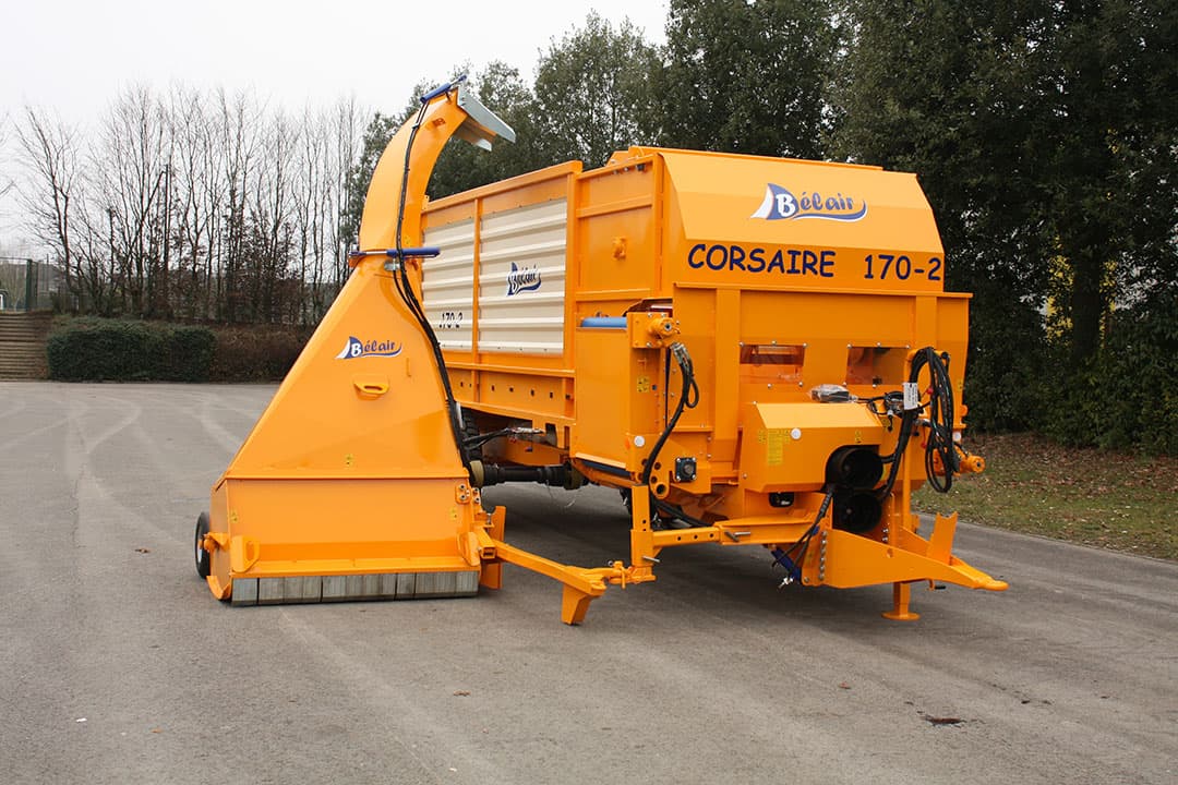 Naast de aanbouwgrazer produceert de Franse machinefabrikant Bélair zerograzers die alleen geschikt zijn voor het voeren van vers gras. - Foto: Bélair