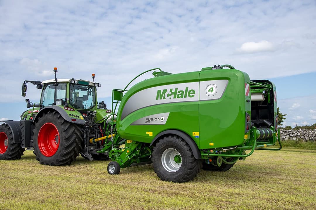 De McHale Fusion 4-perswikkelcombinaties zijn standaard voorzien van Isobus-bediening. Ook is de invoer aangepast. - Foto's: McHale