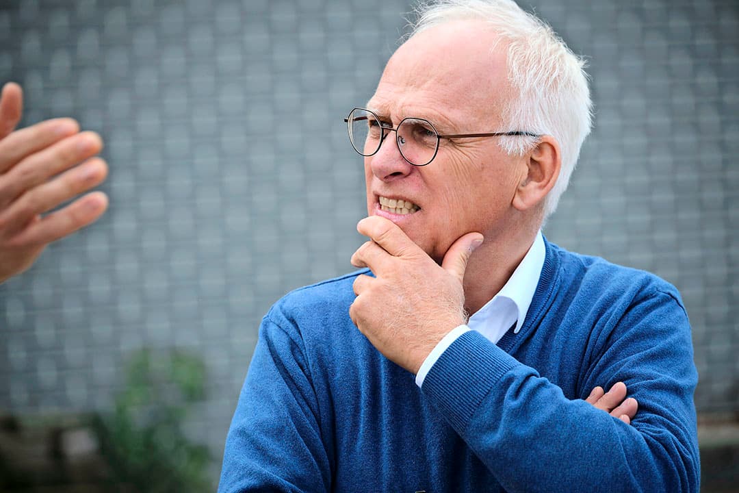 Minister Piet Adema, sinds oktober de nieuwe minister van Landbouw, brengt zijn eerste werkbezoek aan een melkveehouder in het Groene Hart. - Foto: Roel Dijkstra