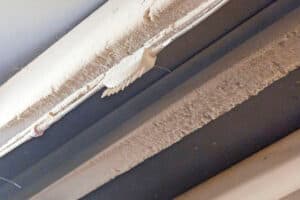 Pluimveehouders mogen hun ionisatiesysteem op basis van hoogspanning onder voorwaarden weer aanzetten. Foto: Koos Groenewold