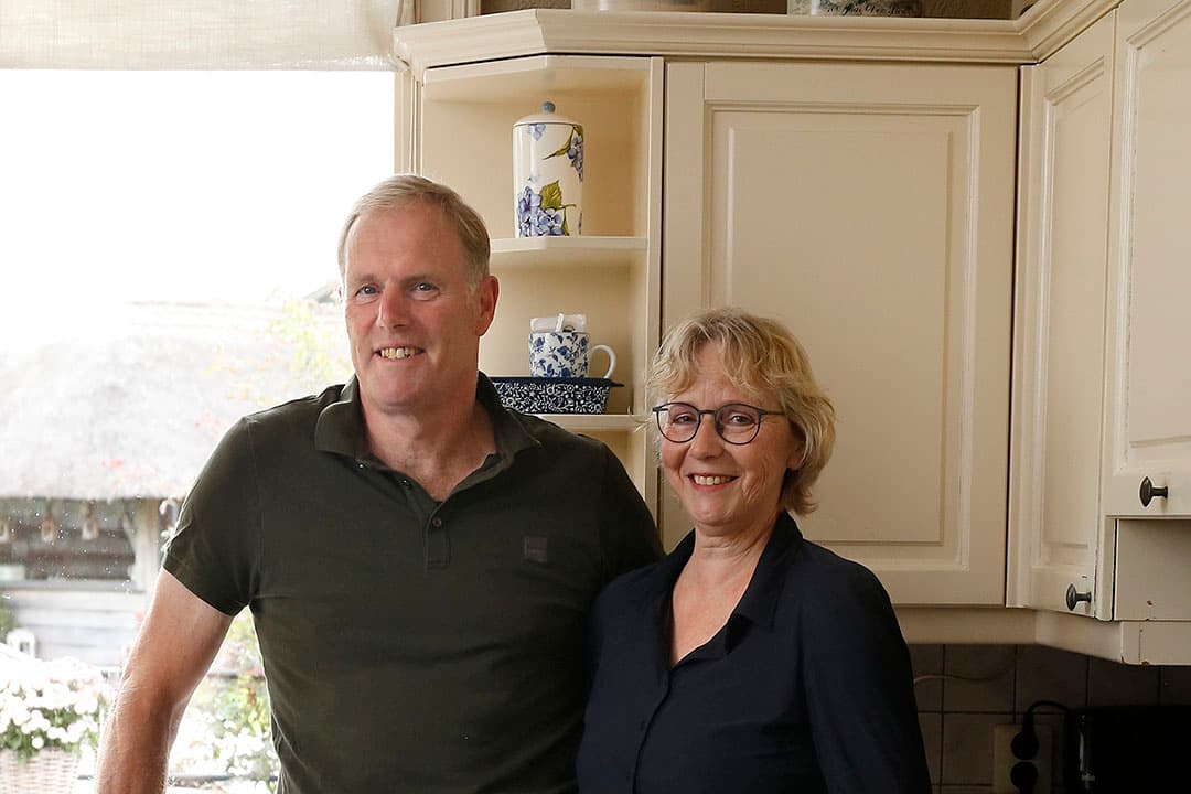 Han (59) en Karin (57) Kolenbrander hebben twee zonen (27 en 22) en een dochter (25) en wonen in Hengelo (Gld). Ze hebben een bedrijf met 165 melkkoeien en 100 stuks jongvee op 85 hectare land. Beiden werken ze fulltime op de boerderij. - Foto's: Hans Prinsen