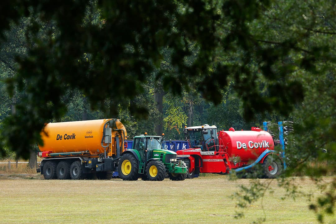 De Europese Commissie grijpt zowel in bij de productie als bij het gebruik van mest. Lees in dit artikel alle aanscherpingen van het mestbeleid. - Foto: Henk Riswick